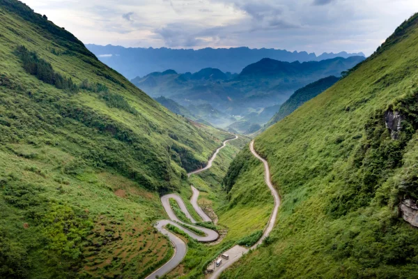 What is Hiking? Beginner Guide to Trails, Gear, Safety & Tips